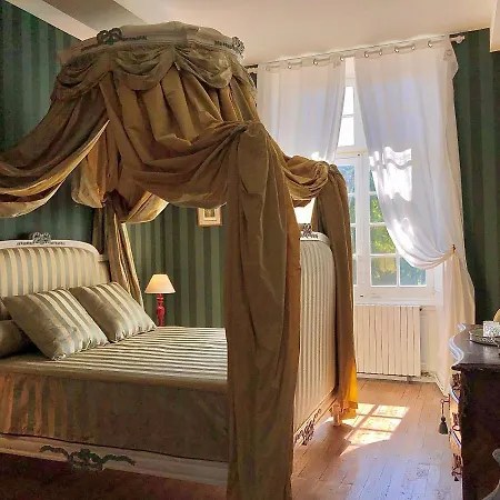 Chateau De Cadouzan Bed and breakfast *